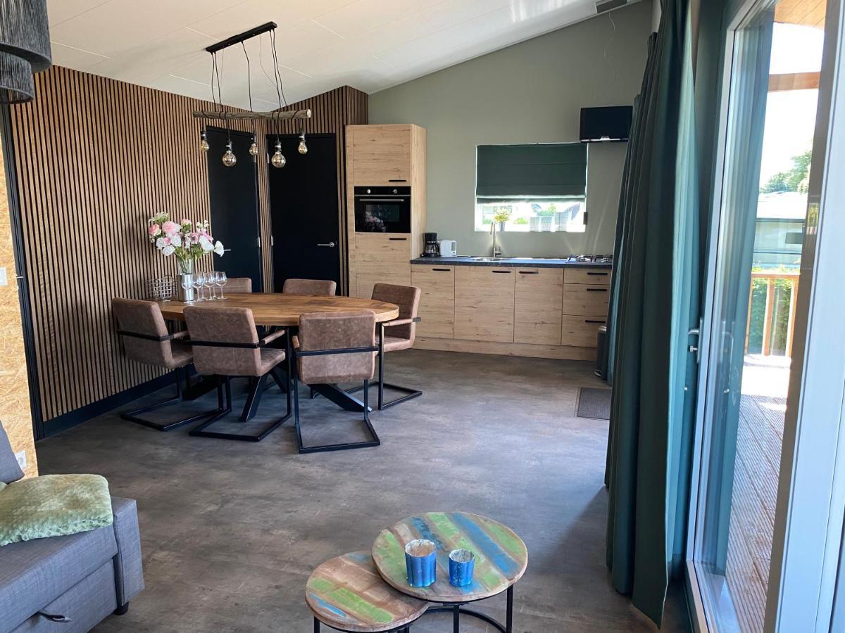 Camping Kleine Belterwijde, Wiede Lodge Met Uitzicht Over Het Water المظهر الخارجي الصورة