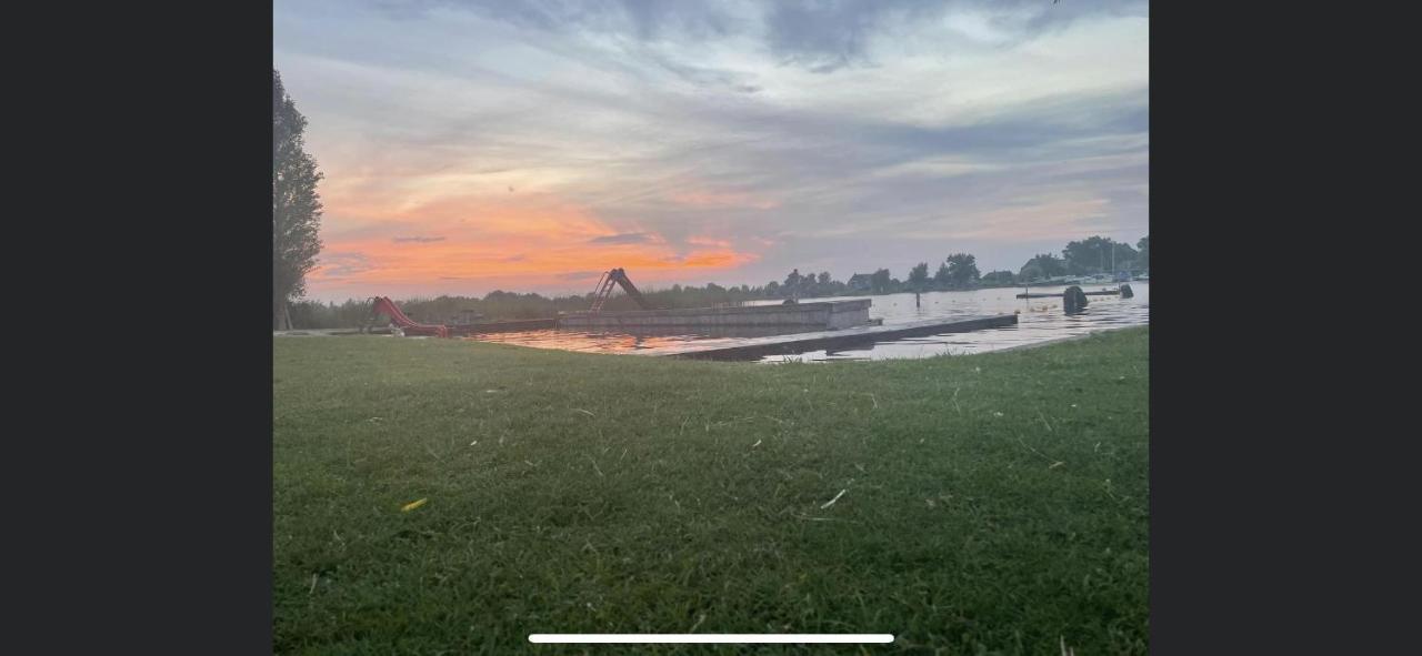 Camping Kleine Belterwijde, Wiede Lodge Met Uitzicht Over Het Water المظهر الخارجي الصورة