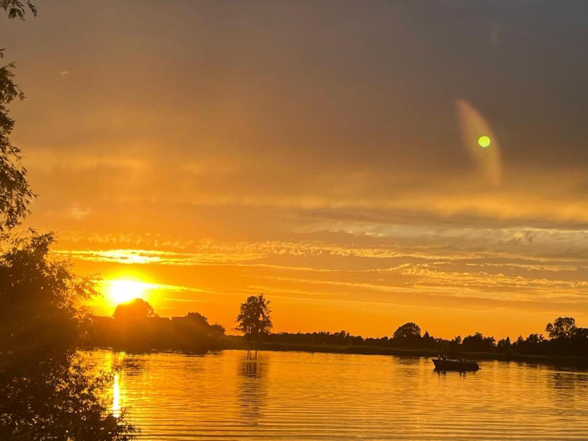 Camping Kleine Belterwijde, Wiede Lodge Met Uitzicht Over Het Water المظهر الخارجي الصورة