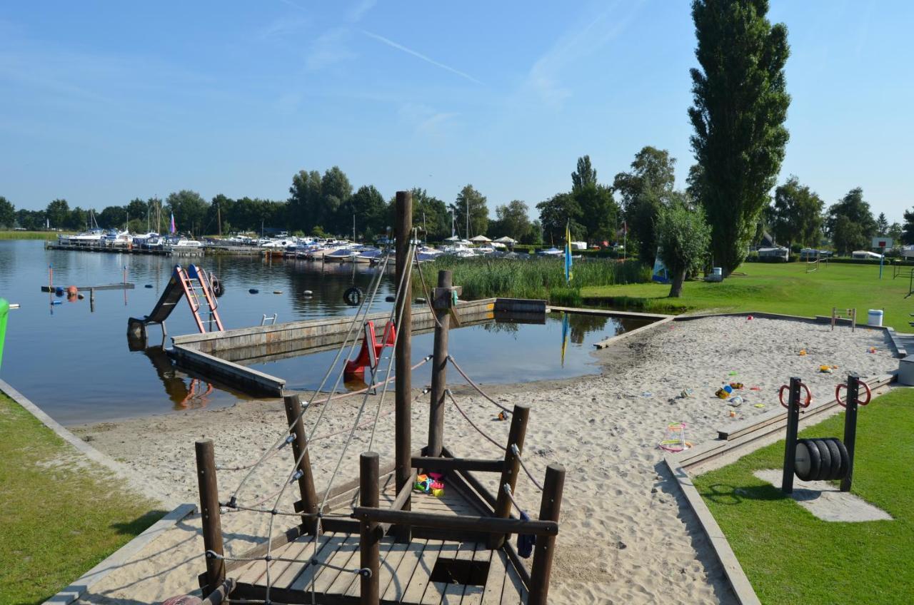 Camping Kleine Belterwijde, Wiede Lodge Met Uitzicht Over Het Water المظهر الخارجي الصورة