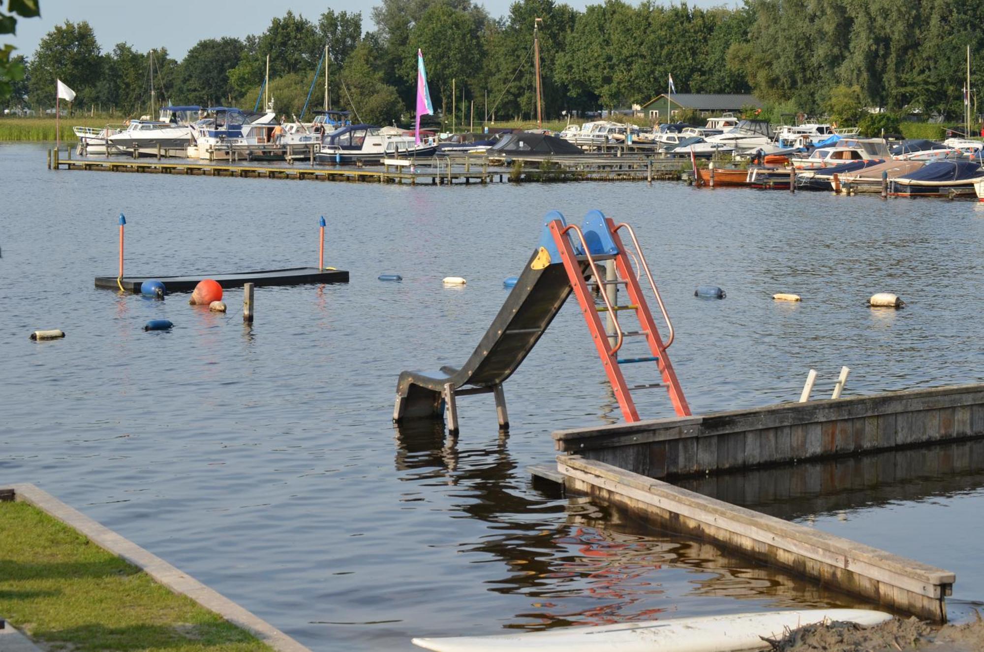 Camping Kleine Belterwijde, Wiede Lodge Met Uitzicht Over Het Water المظهر الخارجي الصورة