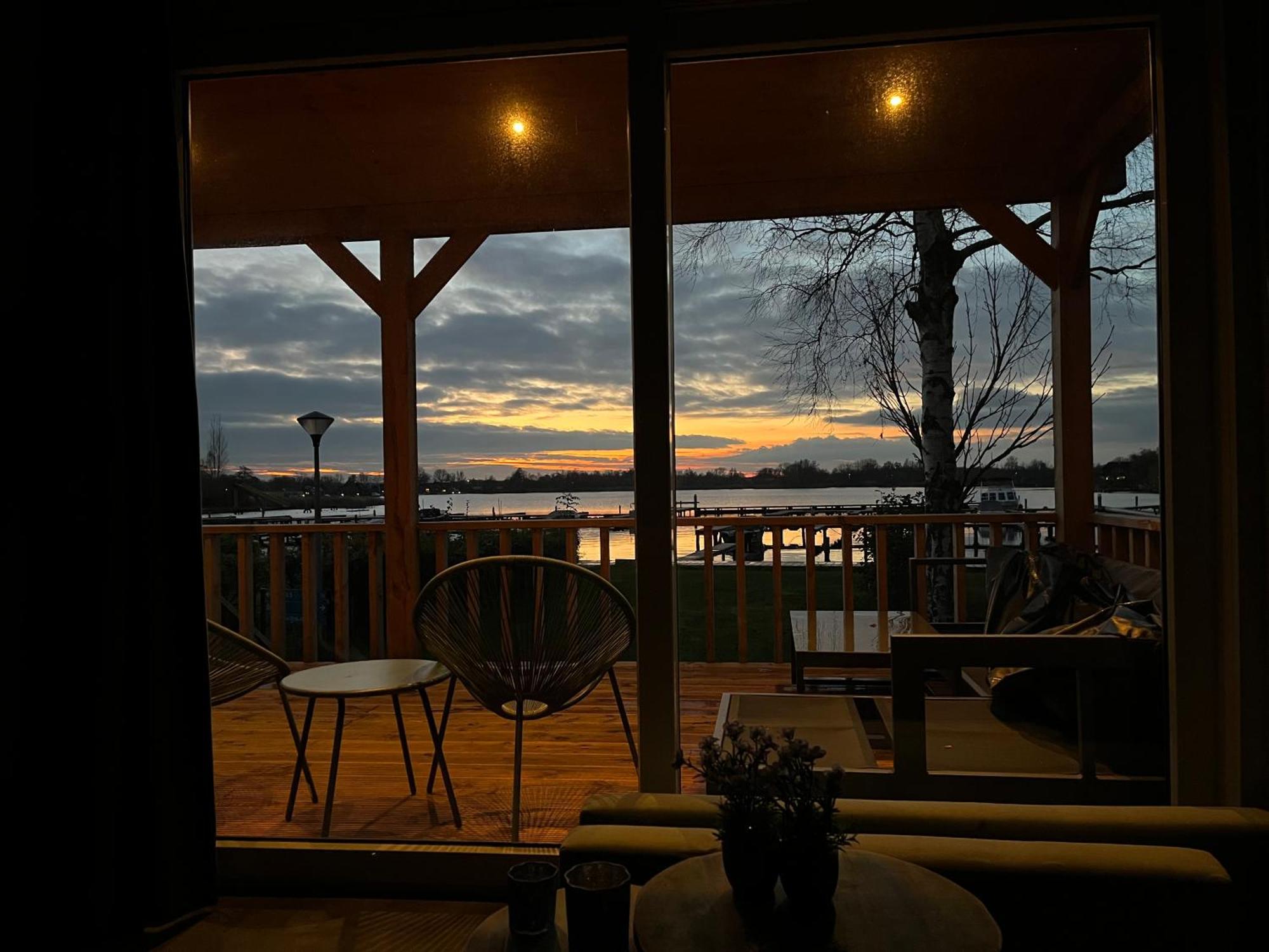 Camping Kleine Belterwijde, Wiede Lodge Met Uitzicht Over Het Water المظهر الخارجي الصورة