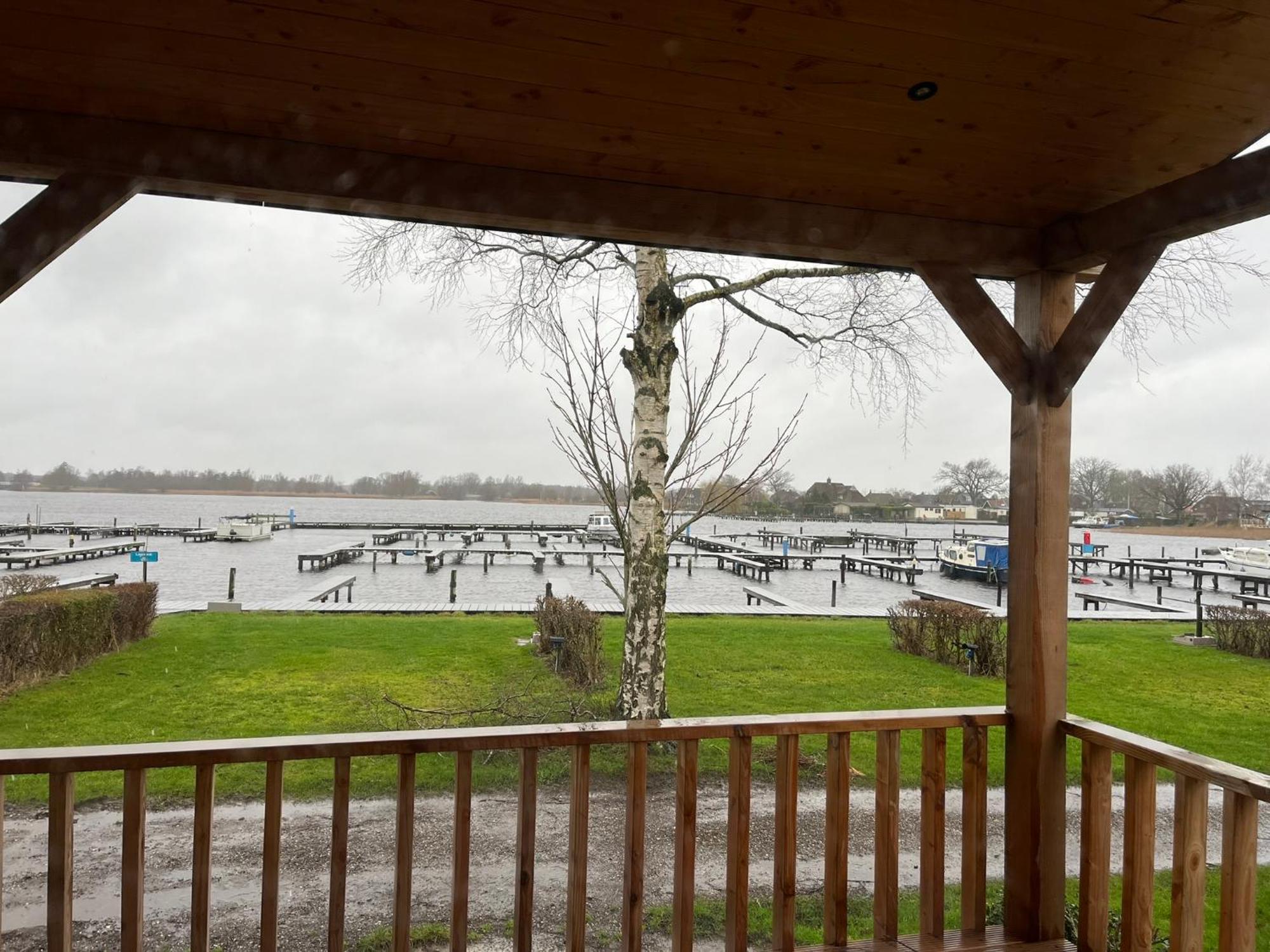 Camping Kleine Belterwijde, Wiede Lodge Met Uitzicht Over Het Water المظهر الخارجي الصورة