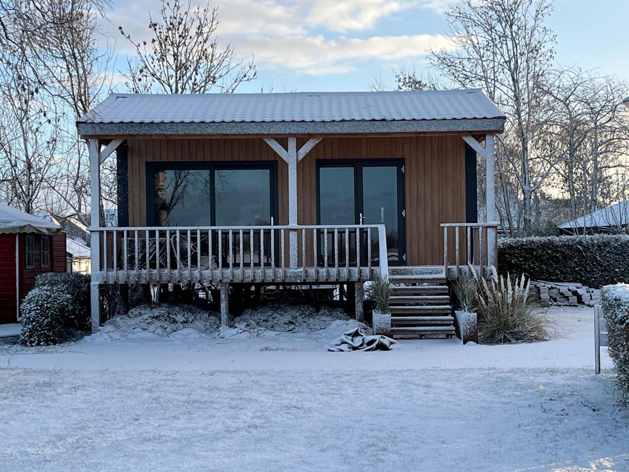 Camping Kleine Belterwijde, Wiede Lodge Met Uitzicht Over Het Water المظهر الخارجي الصورة