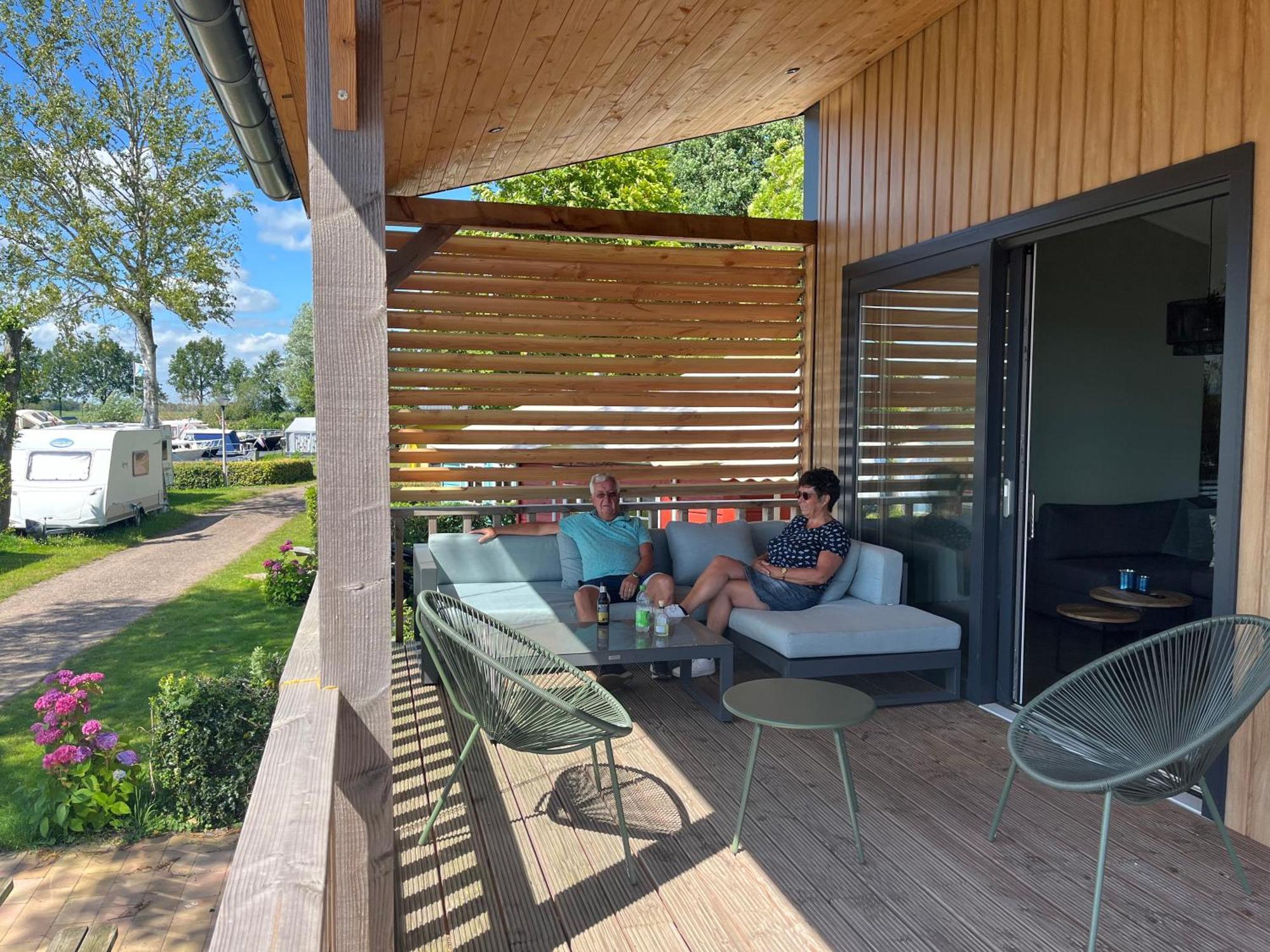 Camping Kleine Belterwijde, Wiede Lodge Met Uitzicht Over Het Water المظهر الخارجي الصورة